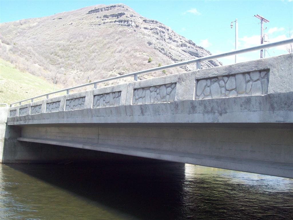 Decorative liners for bridges